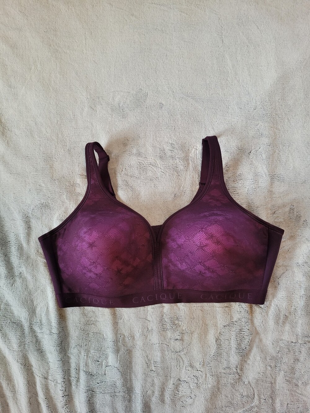 Cacique Size 46DD Lightly Lined No Wire Purple Star Pattern Bra Back Closure